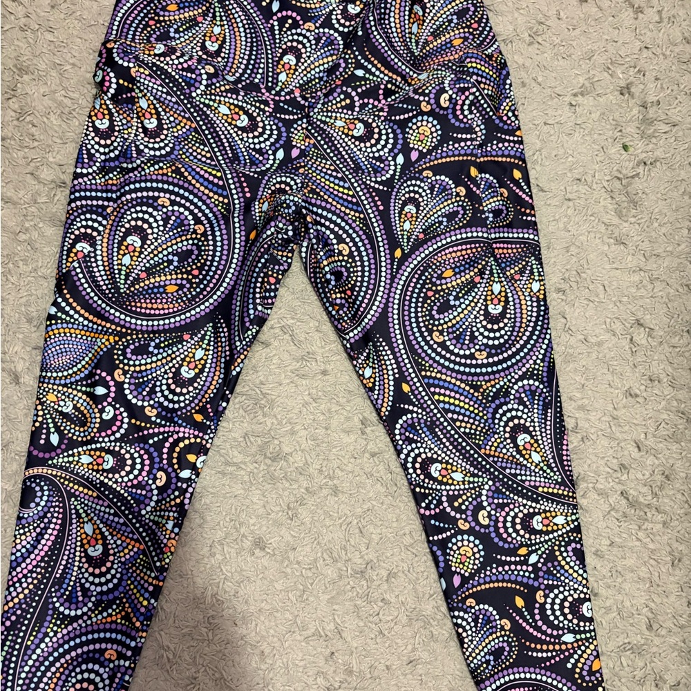Elegant Paisley Women's Leggings